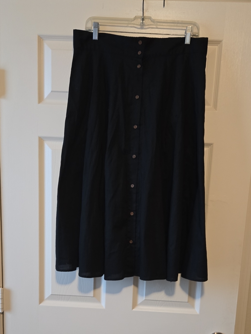 Universal Threas Classic Black Button-Front Women's Midi Skirt